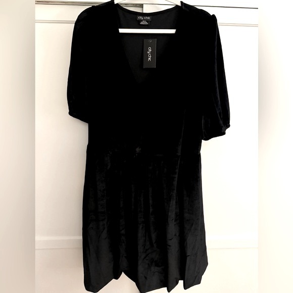NWT City Chic Sz. 18 - Velvet-feel, Sassy, fun and cute Little Black dress - Picture 2 of 8